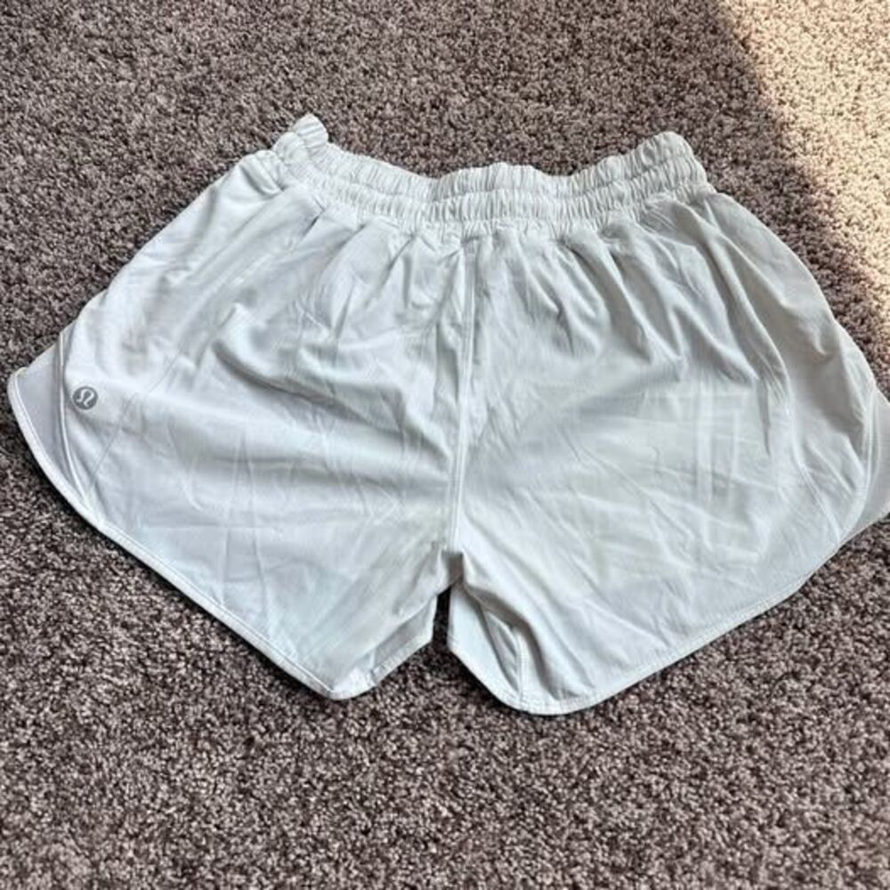 Lululemon Hotty Hot Short 2.5" Size 4